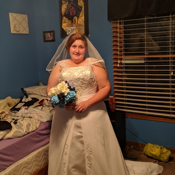 Wedding Dress. - Picture 4 of 4
